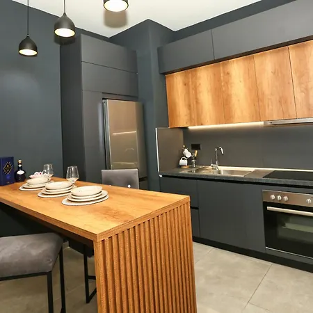 Luxurious Square 21 Apartman Tirana