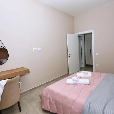 Luxurious Square 21 Apartman Tirana