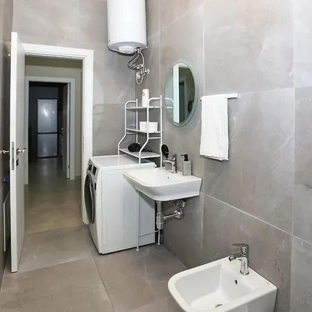 Luxurious Square 21