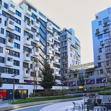 Luxurious Square 21 Apartman Tirana