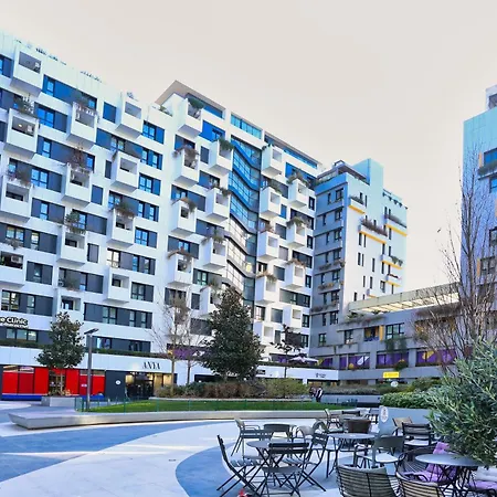 Luxurious Square 21 Apartman Tirana