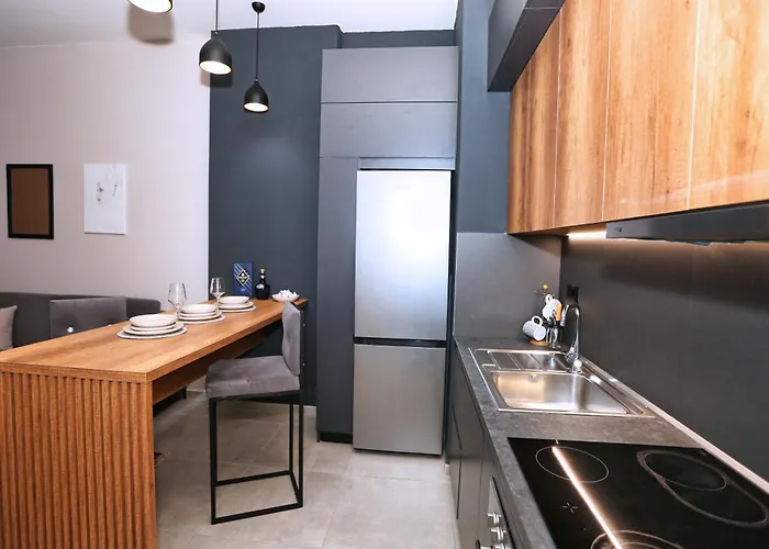 Luxurious Square 21