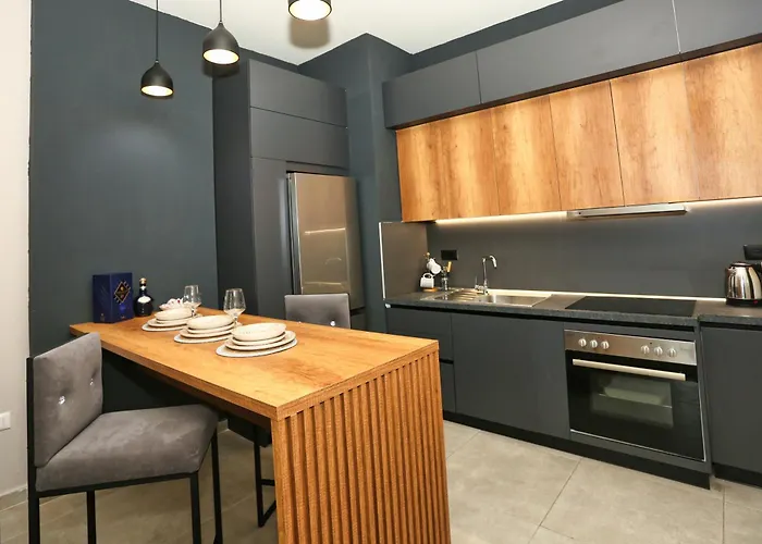 Luxurious Square 21 Apartman Tirana