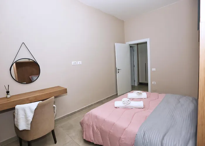 Luxurious Square 21 Apartman Tirana