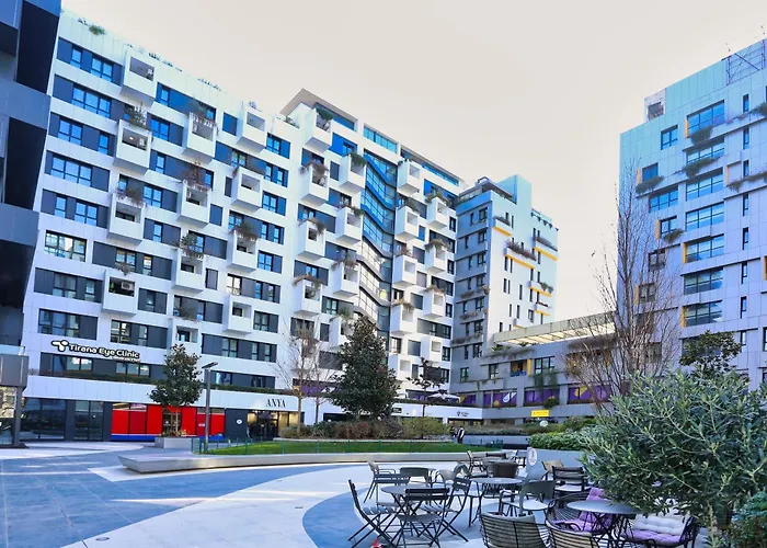 Luxurious Square 21 Apartman Tirana