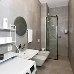 Luxurious Square 21 Apartment