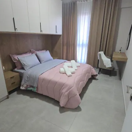 Luxurious Square 21 شقة تيرانا
