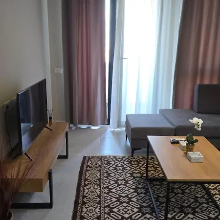 Luxurious Square 21 * تيرانا