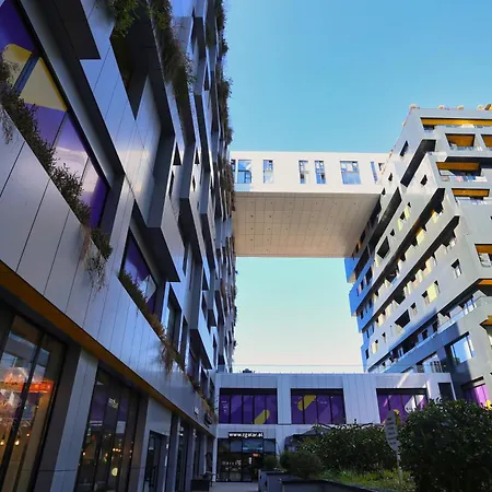 Luxurious Square 21 Tirana