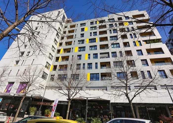 アパート Luxurious Square 21 ティラナ